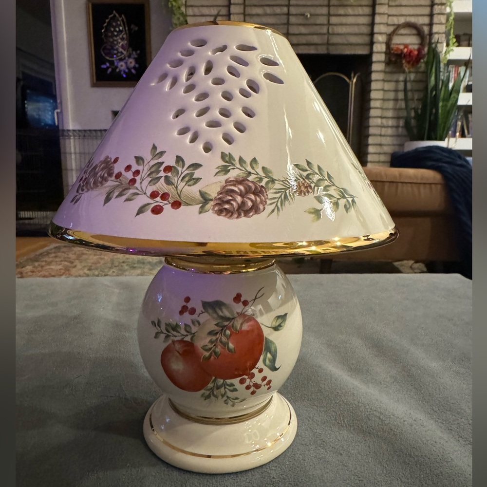 Classic Lenox Boxwood and Pine Candle Lamp